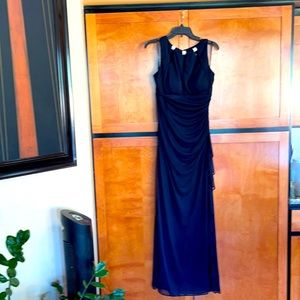 Flattering dark blue formal gown/dress worn once